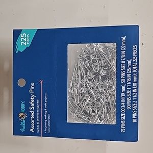 Safety pins 225 Pieces